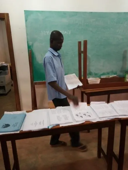 B tu tagn fayeonŋ-yeonŋ u lan te kadaaɔg. / Pagination. / Collating.