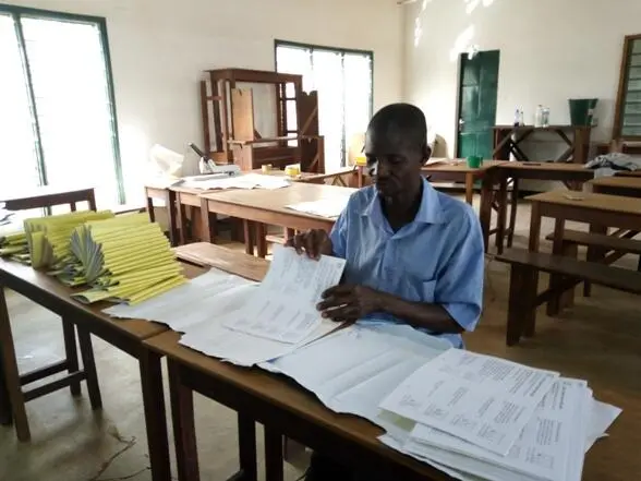 B tu pɔbn kadaaɔg kul. / Pliage. / Folding.