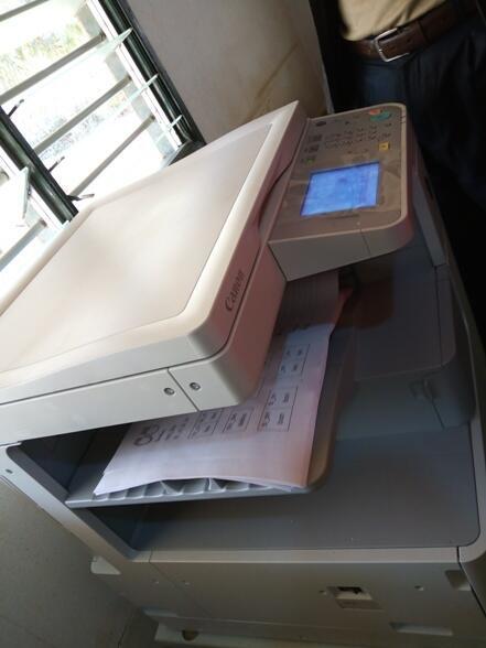 Muaba diɛni nyiɛ kadapiena po. / Impression sur papier. / Printing on paper.