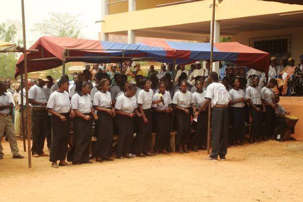 ntm09.jpg B dond Yendu yen yani / Louer Dieu avec les chants. / Praise God with singing.